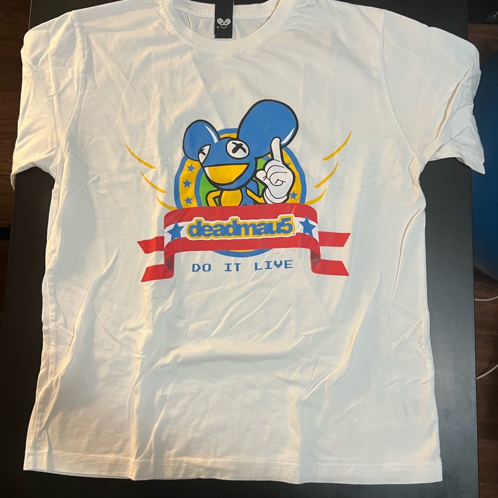 Deadmau5 “Do It Live” Graphic Tee with Blue, Red, and Yellow Design